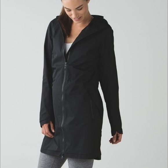 lululemon athletica Jackets & Blazers - Lululemon Rain Jacket In Black With Light Fleece Lining Size 10
